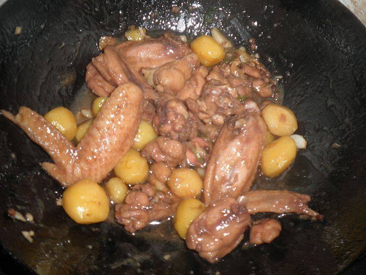 土豆炖鸡翅步骤9