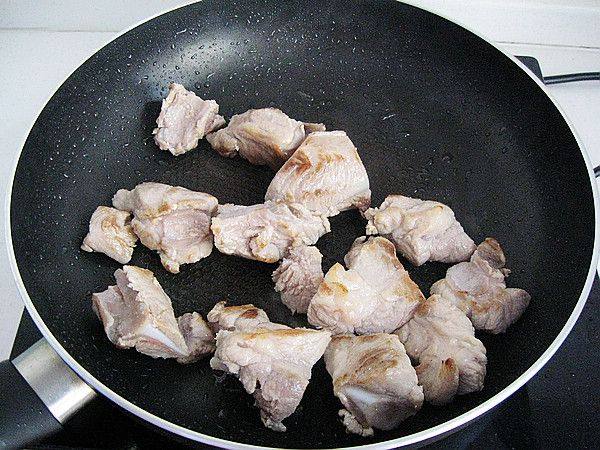 川味土豆烧排骨步骤4
