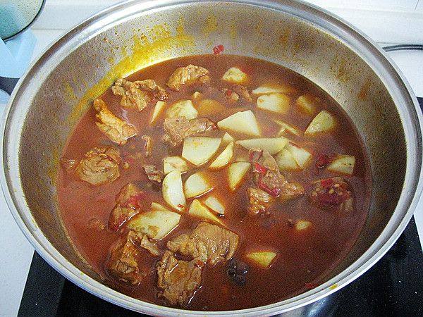 川味土豆烧排骨步骤8