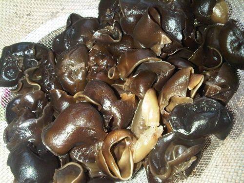 土豆黑木耳炒肉步骤2