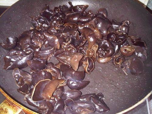 土豆黑木耳炒肉步骤7