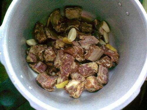 香芋土豆焖排骨步骤6
