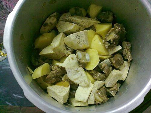 香芋土豆焖排骨步骤9