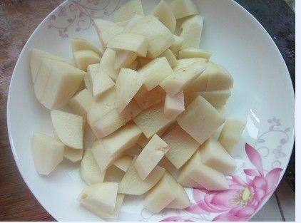 土豆焖肉步骤3