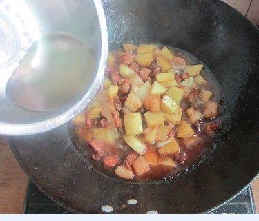 土豆焖肉步骤6