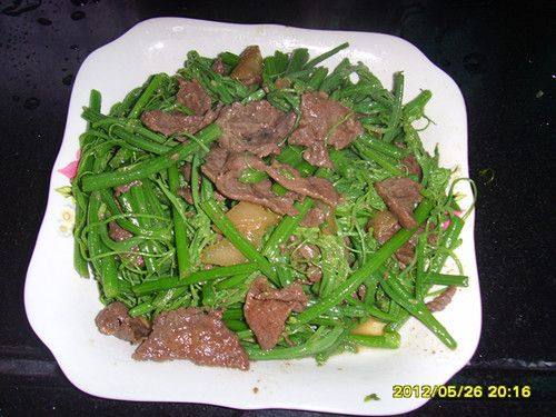 牛肉炒龙须菜步骤6