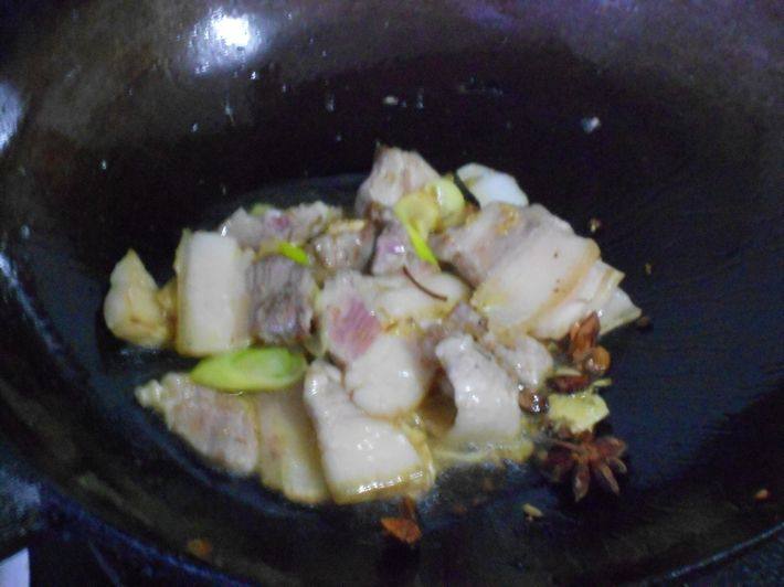 土豆炖肉片白菜步骤2