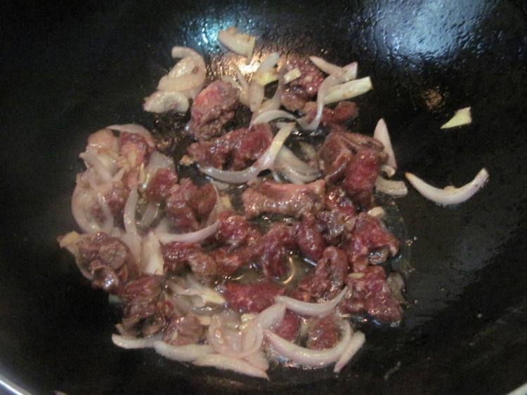 胡萝卜炖牛肉步骤4