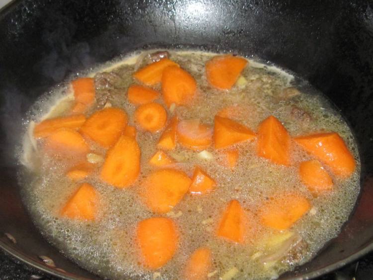 胡萝卜炖牛肉步骤6