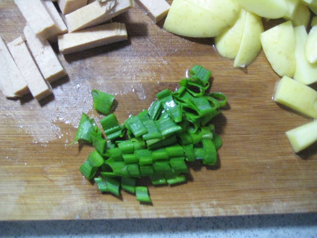 午餐肉焖土豆步骤4