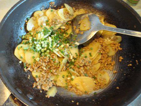 肉末炒土豆片步骤6