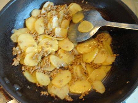 肉末炒土豆片步骤5