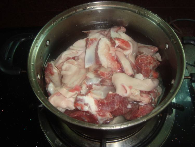 腐竹羊肉煲步骤1