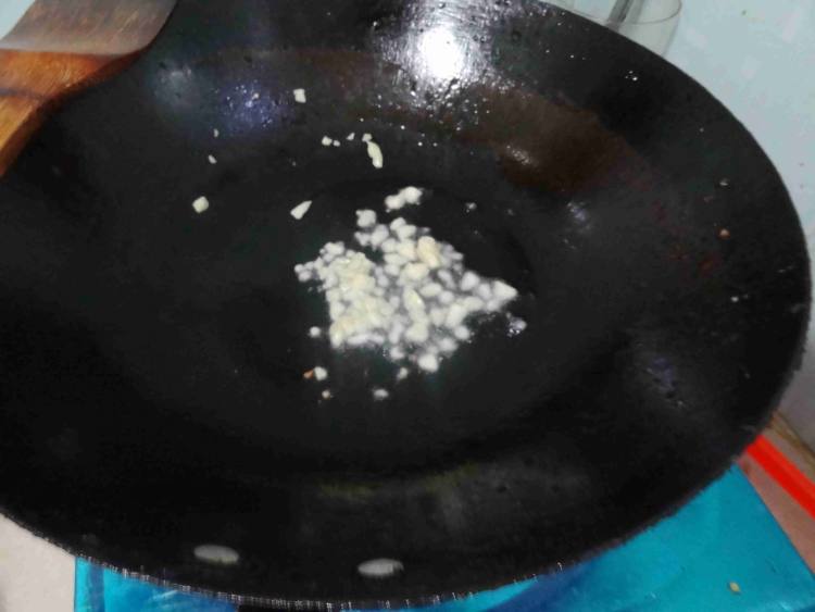 香肠口蘑菠菜面步骤3