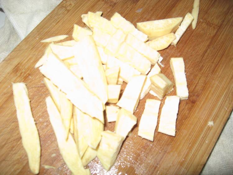 土豆条烧蒜苔步骤1