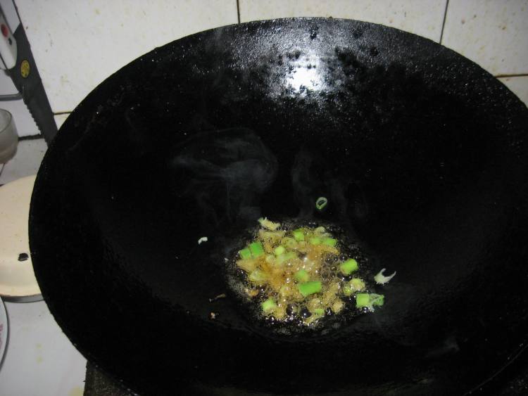 土豆条烧蒜苔步骤4