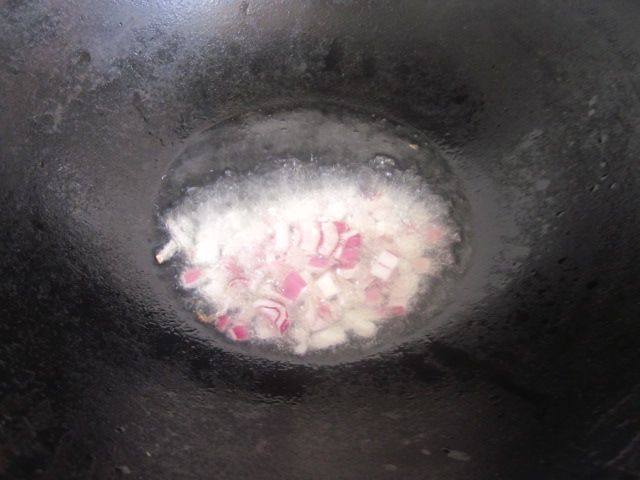 五花肉溜炒土豆丝步骤2