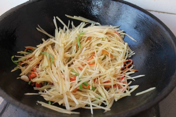 尖椒炒土豆丝步骤8