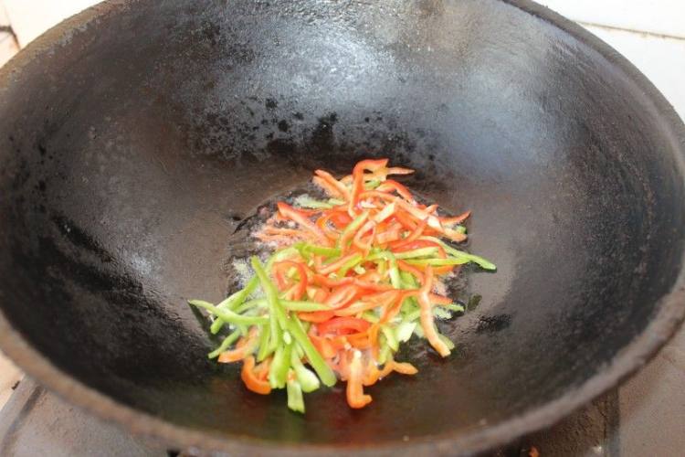 尖椒炒土豆丝步骤6