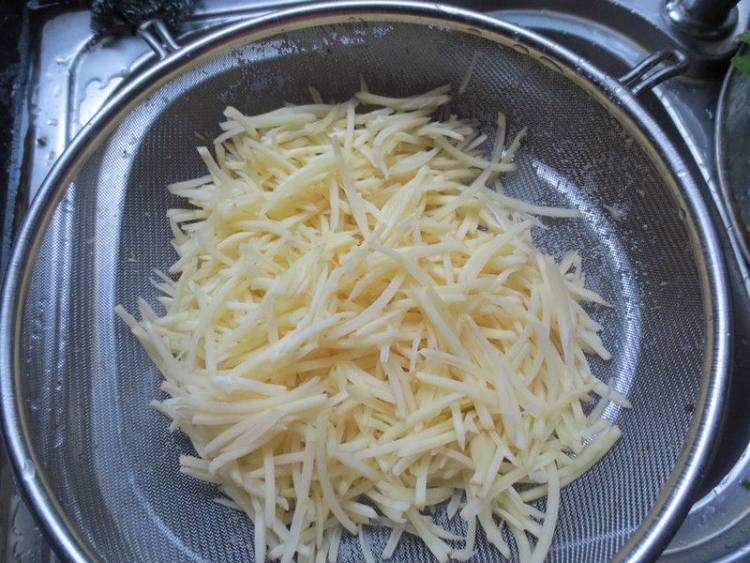 瘦肉土豆丝步骤2