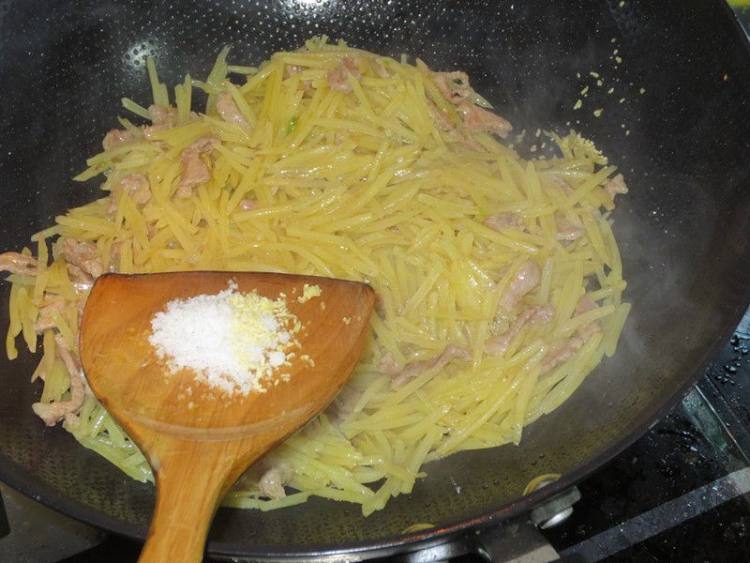 瘦肉土豆丝步骤6