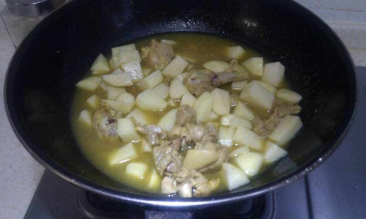 咖喱土豆烧鸡块步骤7