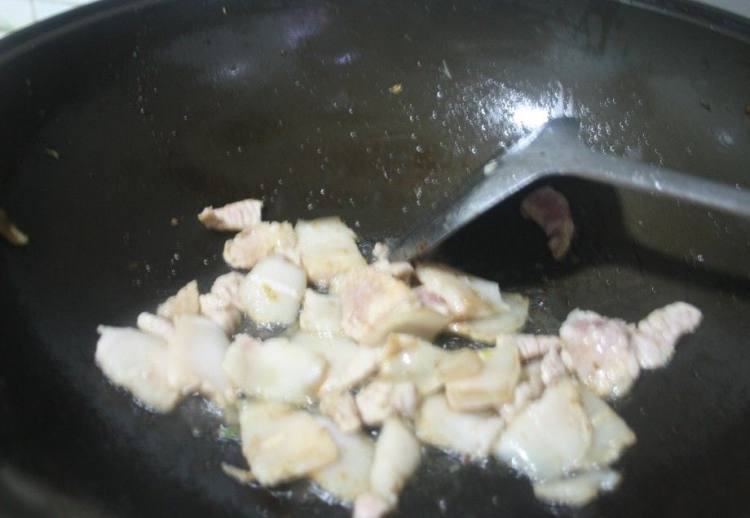 肉焖油豆腐步骤2