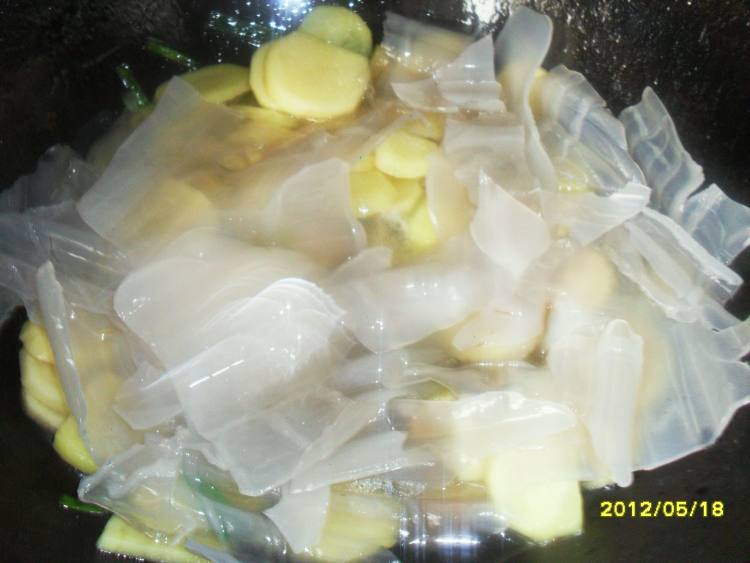 土豆炖粉皮步骤8