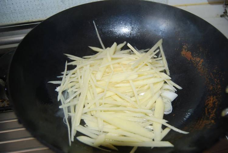 黄瓜土豆丝步骤4