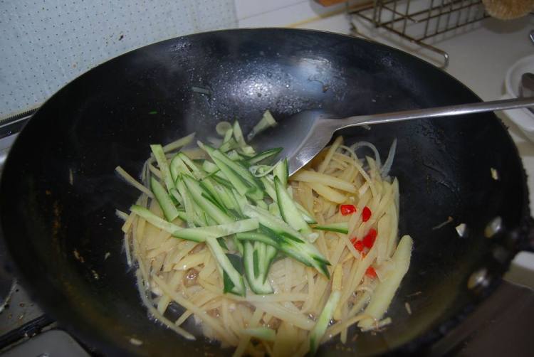 黄瓜土豆丝步骤10