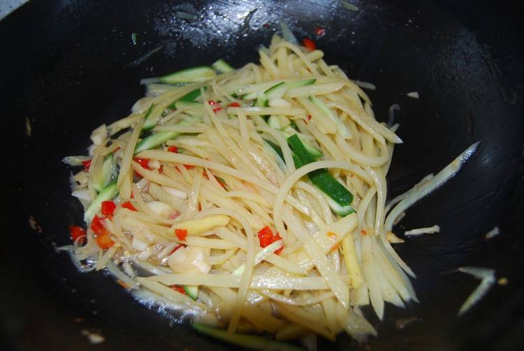 黄瓜土豆丝步骤11