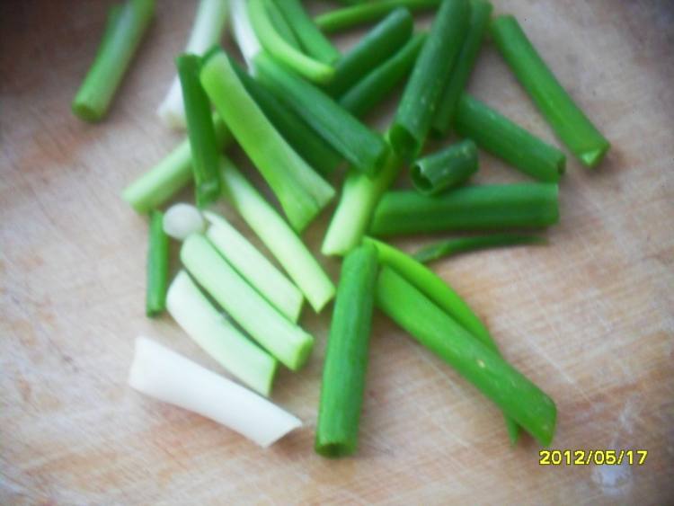 土豆炖粉条步骤2