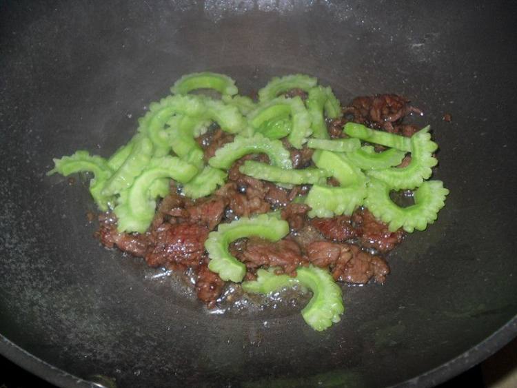 苦瓜炒牛肉——妈妈菜步骤7