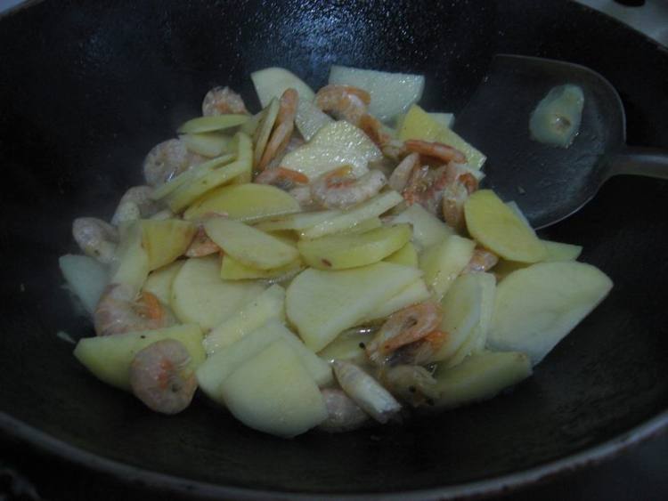 虾米土豆步骤6