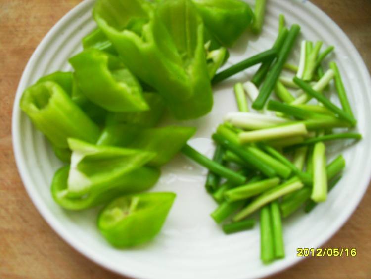 青椒炒菜花步骤4