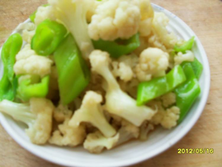 青椒炒菜花步骤11