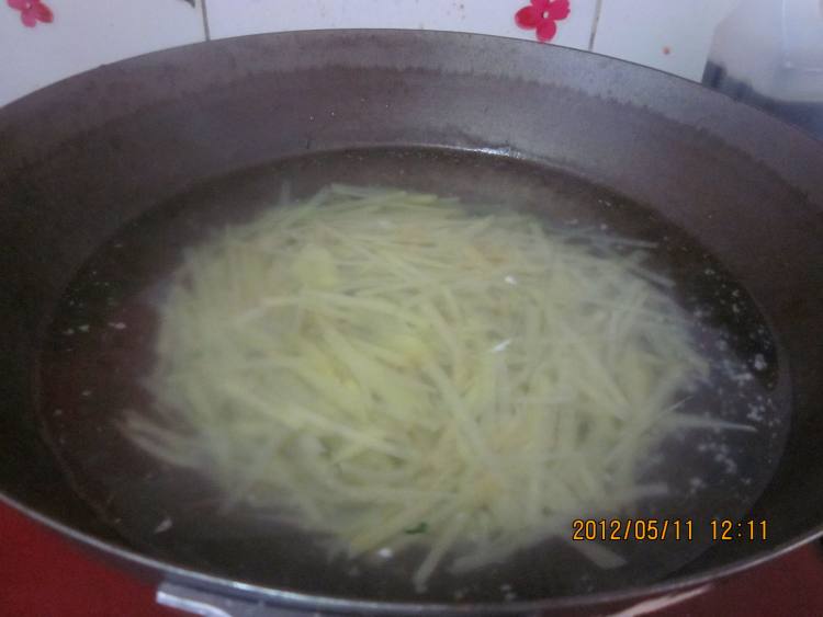 菜花黄瓜土豆丝步骤6
