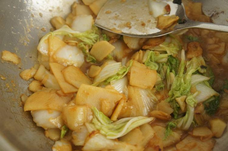 白菜炒土豆片步骤9