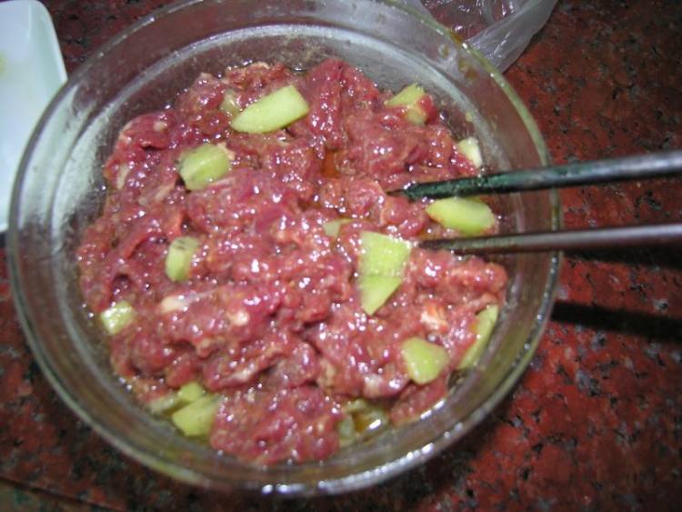 奇异果炒牛肉步骤3