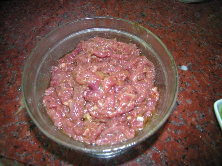 奇异果炒牛肉步骤1