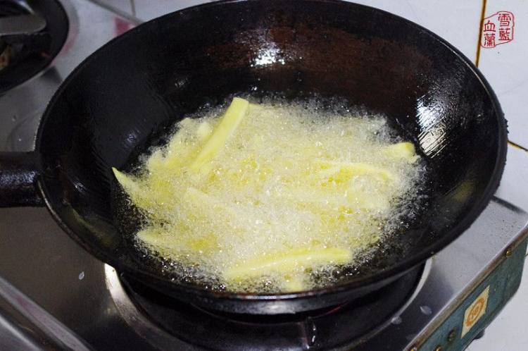 蒜薹土豆条步骤3