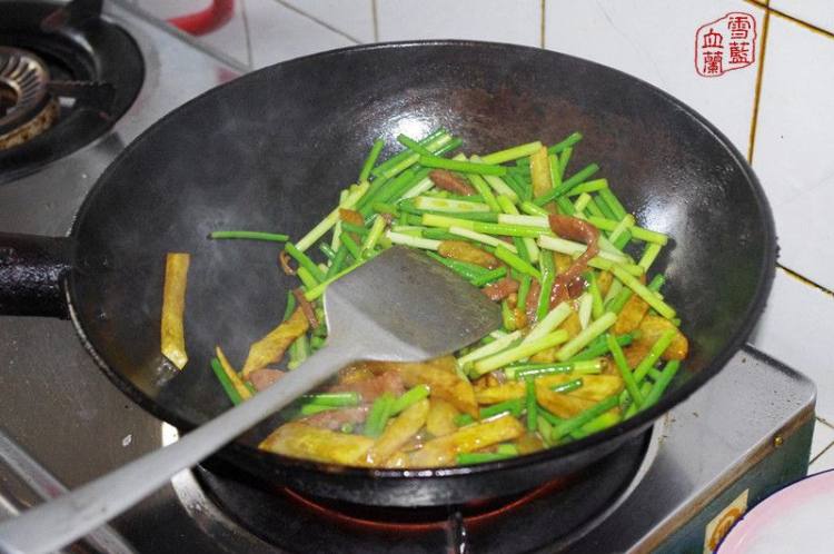 蒜薹土豆条步骤9