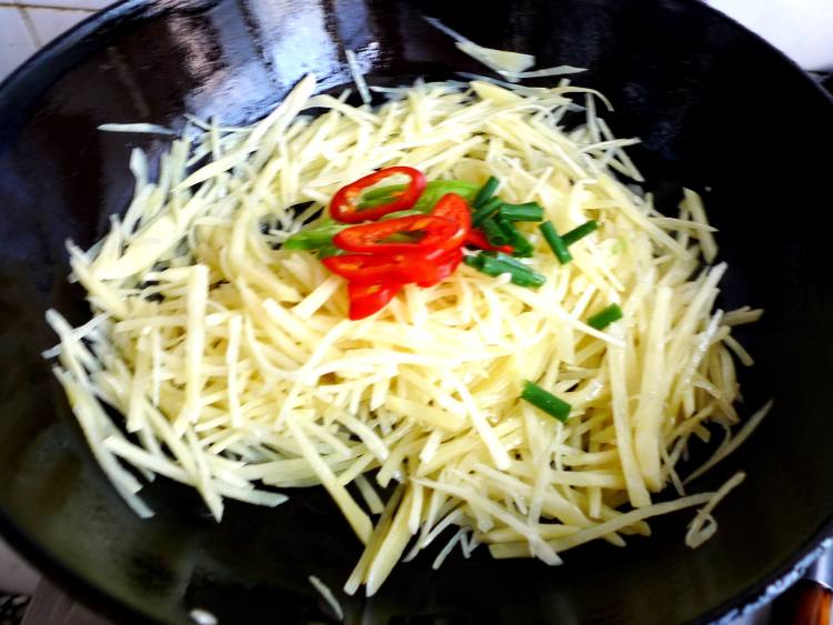 双椒土豆丝步骤4