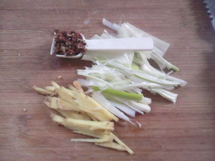 土豆肉片炖豆角步骤3