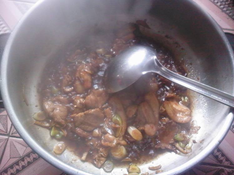 土豆肉片炖豆角步骤7