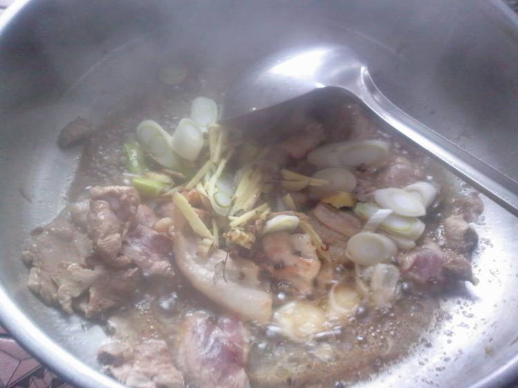 土豆肉片炖豆角步骤6