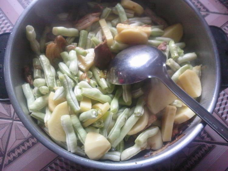 土豆肉片炖豆角步骤8