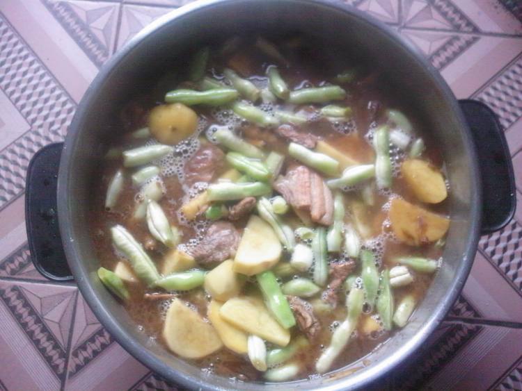 土豆肉片炖豆角步骤9