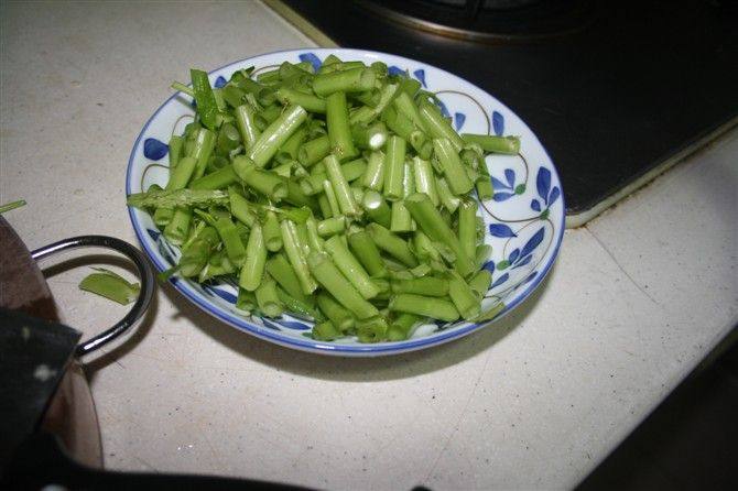肉炒空心菜步骤1