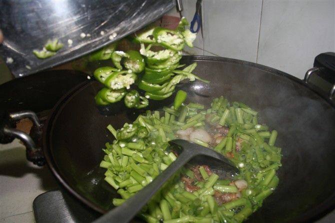肉炒空心菜步骤4